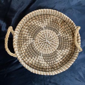 Woven tray with handles, circle. Accent, organization.